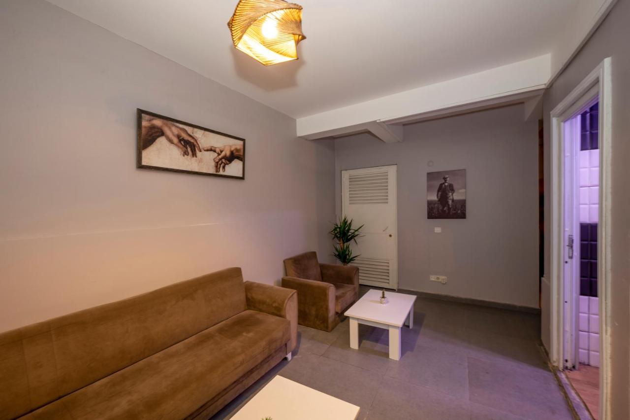Taksim Square Hostel Istanbul Exterior photo