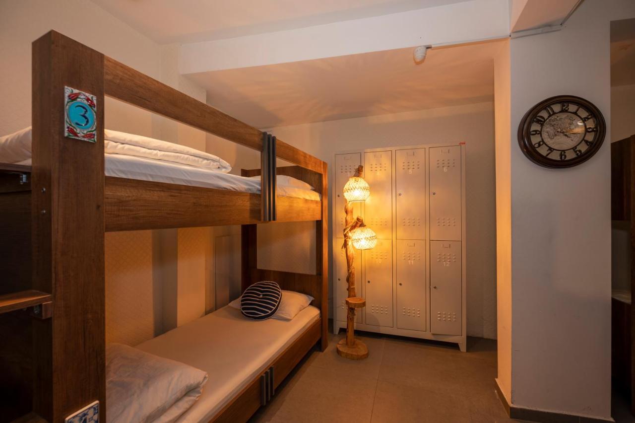 Taksim Square Hostel Istanbul Exterior photo