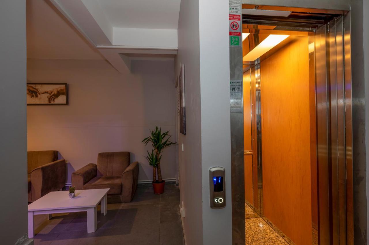 Taksim Square Hostel Istanbul Exterior photo