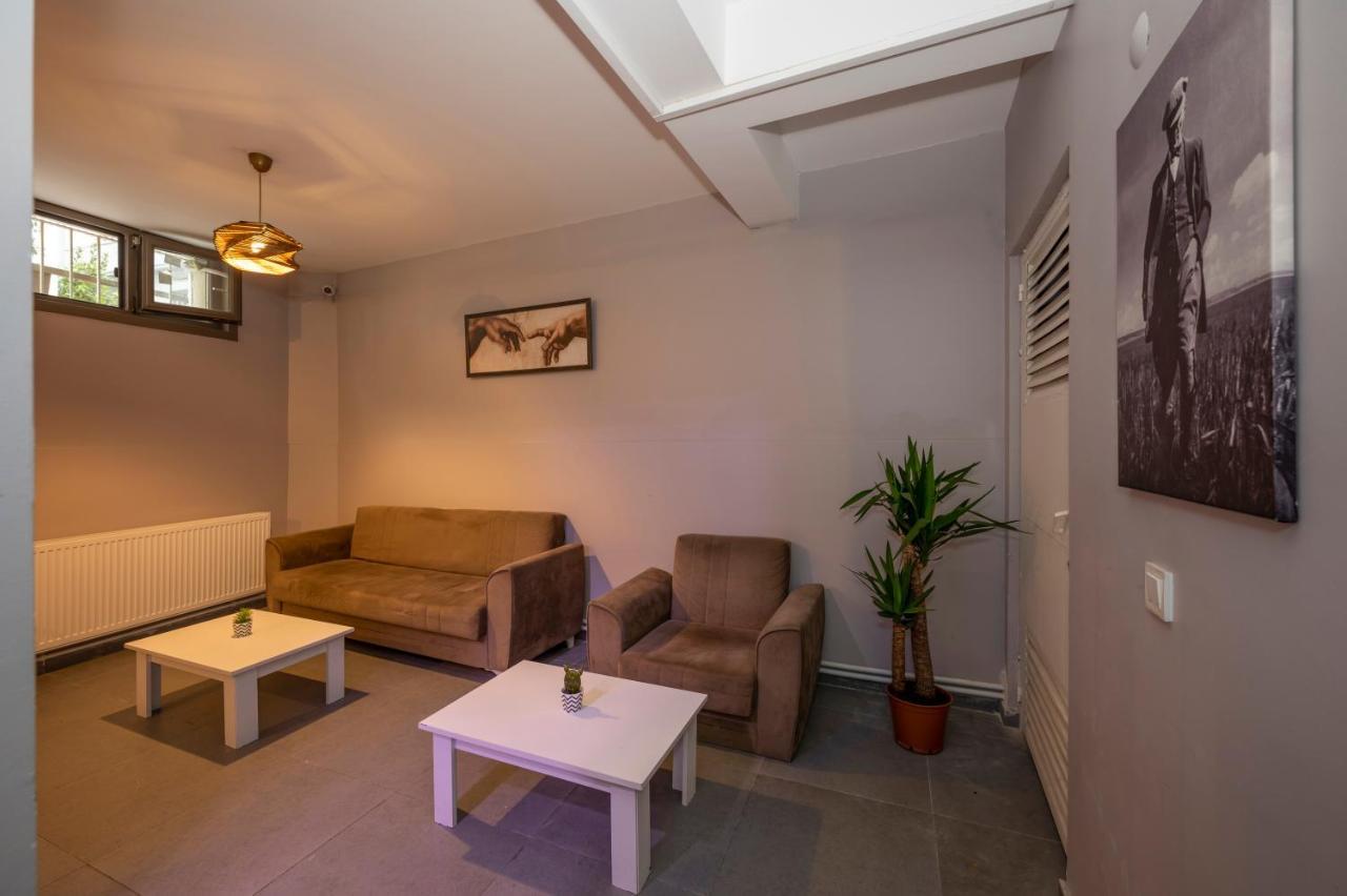 Taksim Square Hostel Istanbul Exterior photo
