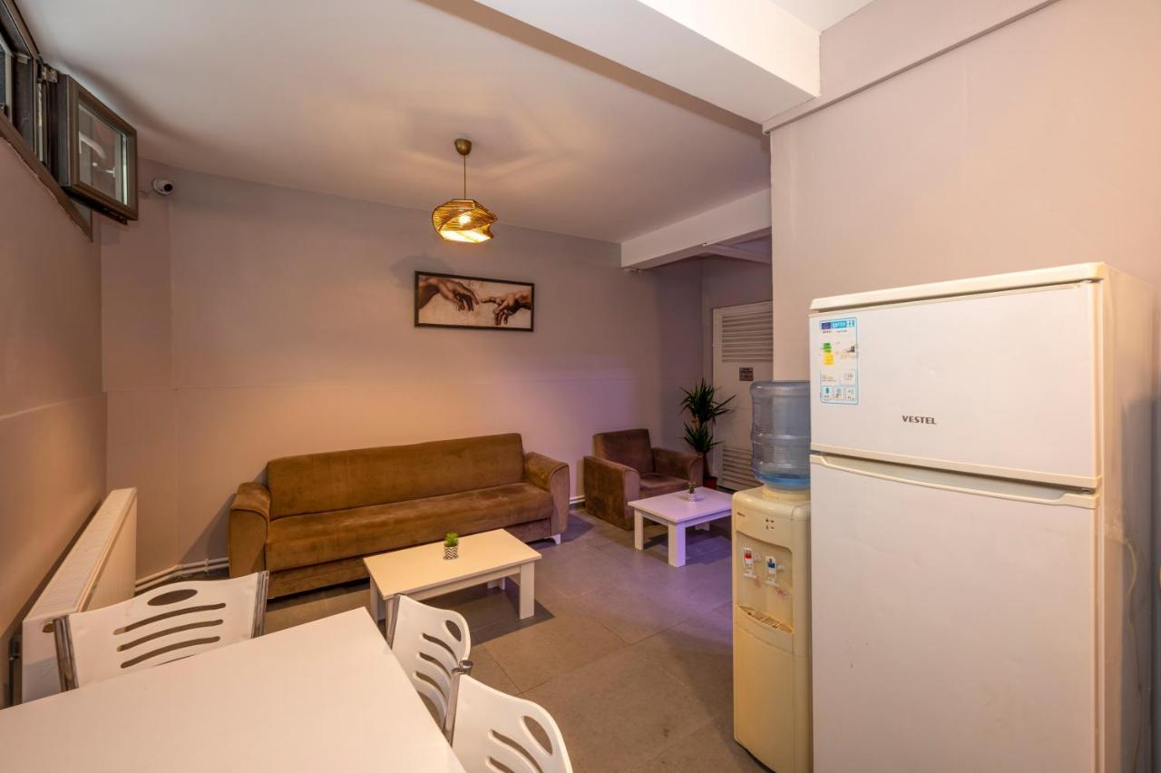 Taksim Square Hostel Istanbul Exterior photo