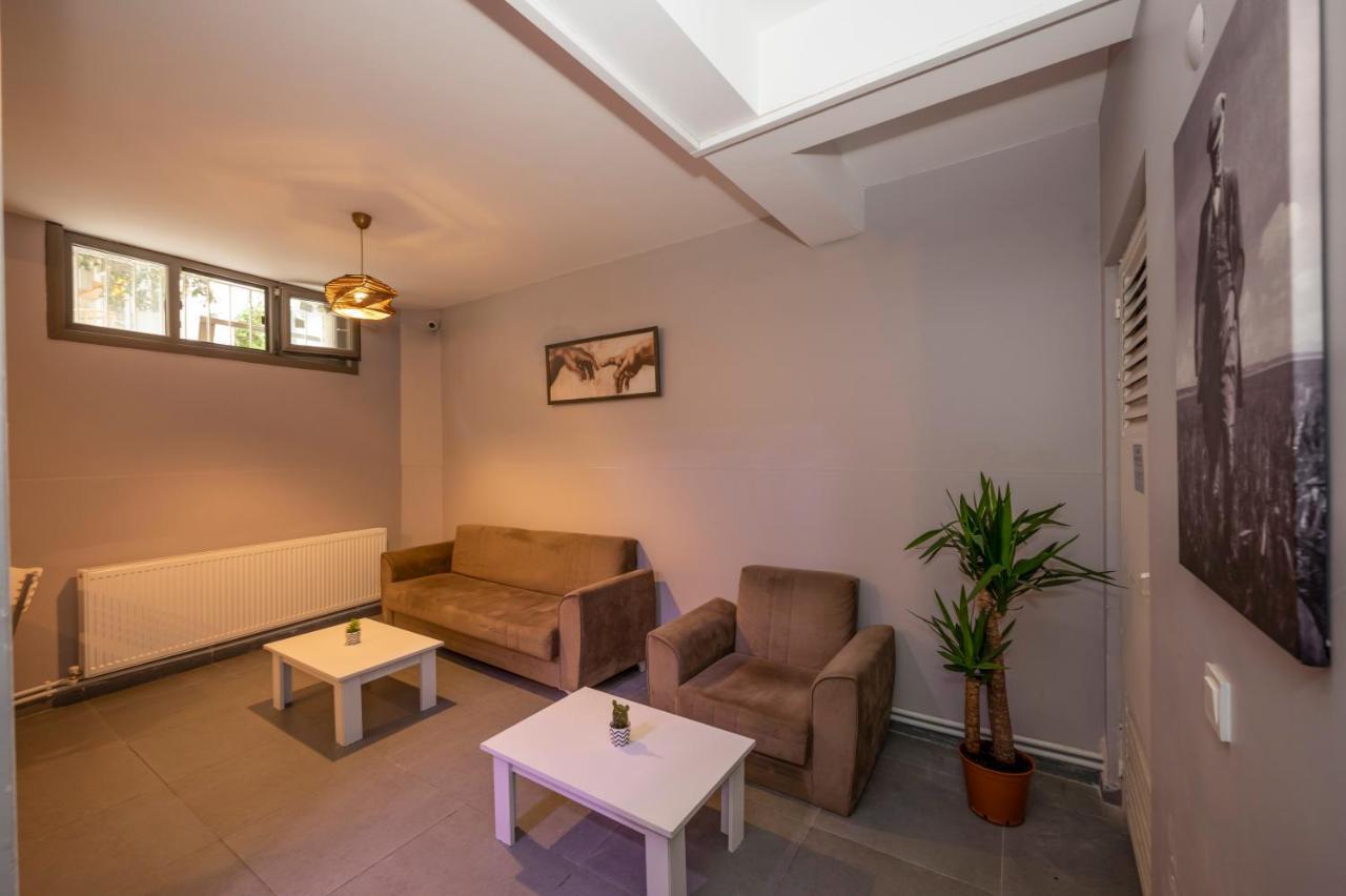 Taksim Square Hostel Istanbul Exterior photo